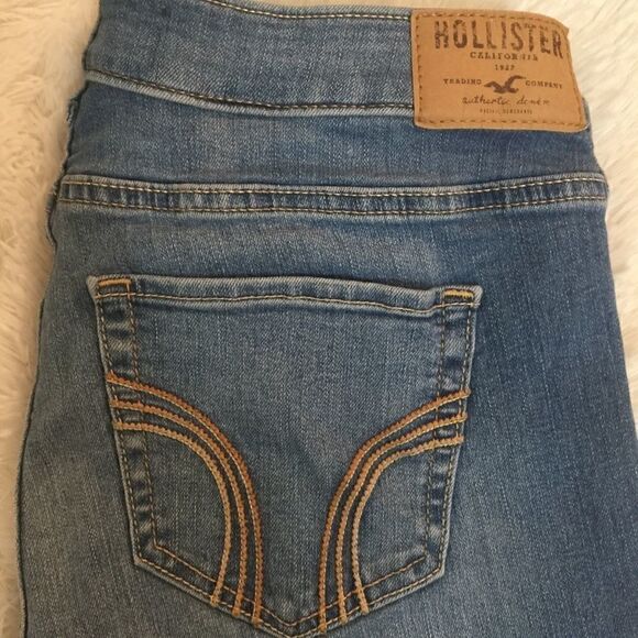 NWOT! Hollister lite wash distressed Skinny - Picture 2 of 5